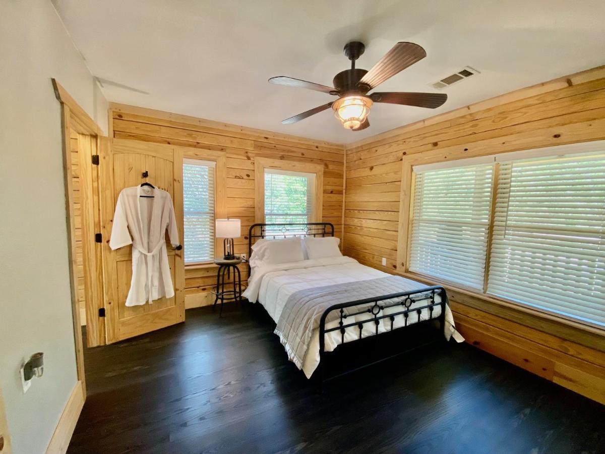 Cabin At Chitt'S Creek Emory Exterior photo