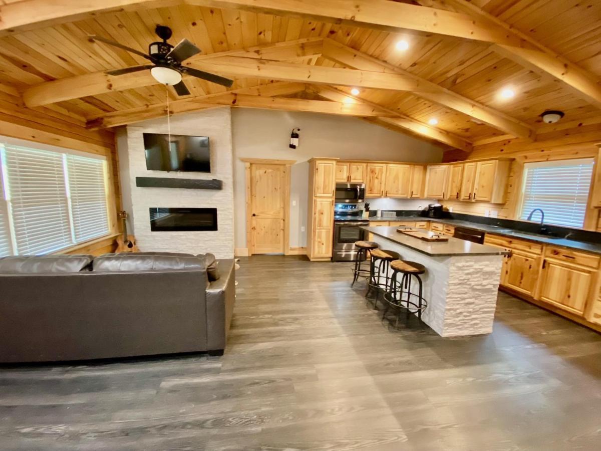 Cabin At Chitt'S Creek Emory Exterior photo